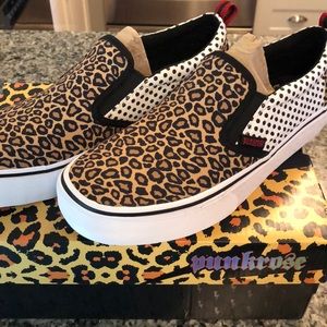 Punkrose Volt’d- Sketchers